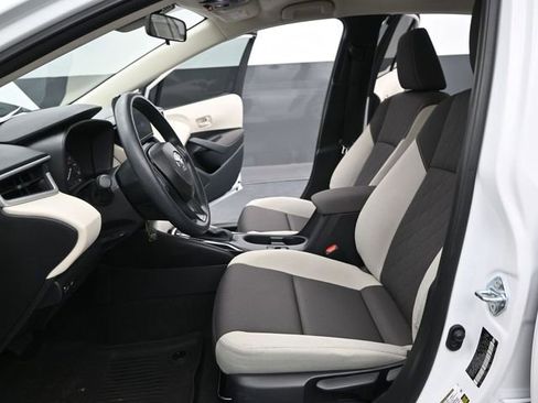 Used 2025 Toyota Corolla LE image 12