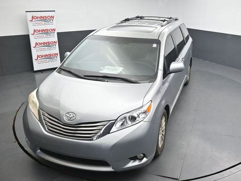 Used 2016 Toyota Sienna XLE Premium FWD image 12