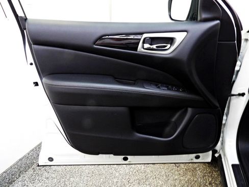 Used 2020 Nissan Pathfinder S AWD/4WD image 7