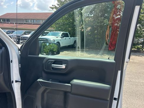 Used 2019 Chevrolet Silverado 1500 Custom Trail Boss w/ Custom Convenience Package AWD/4WD image 18
