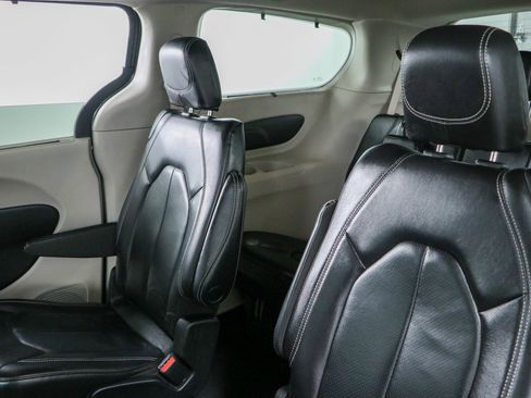Used 2022 Chrysler Pacifica Touring-L FWD image 24