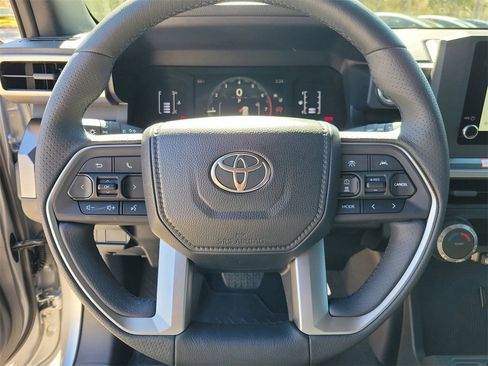 New 2026 Toyota 4Runner SR5 AWD/4WD image 17