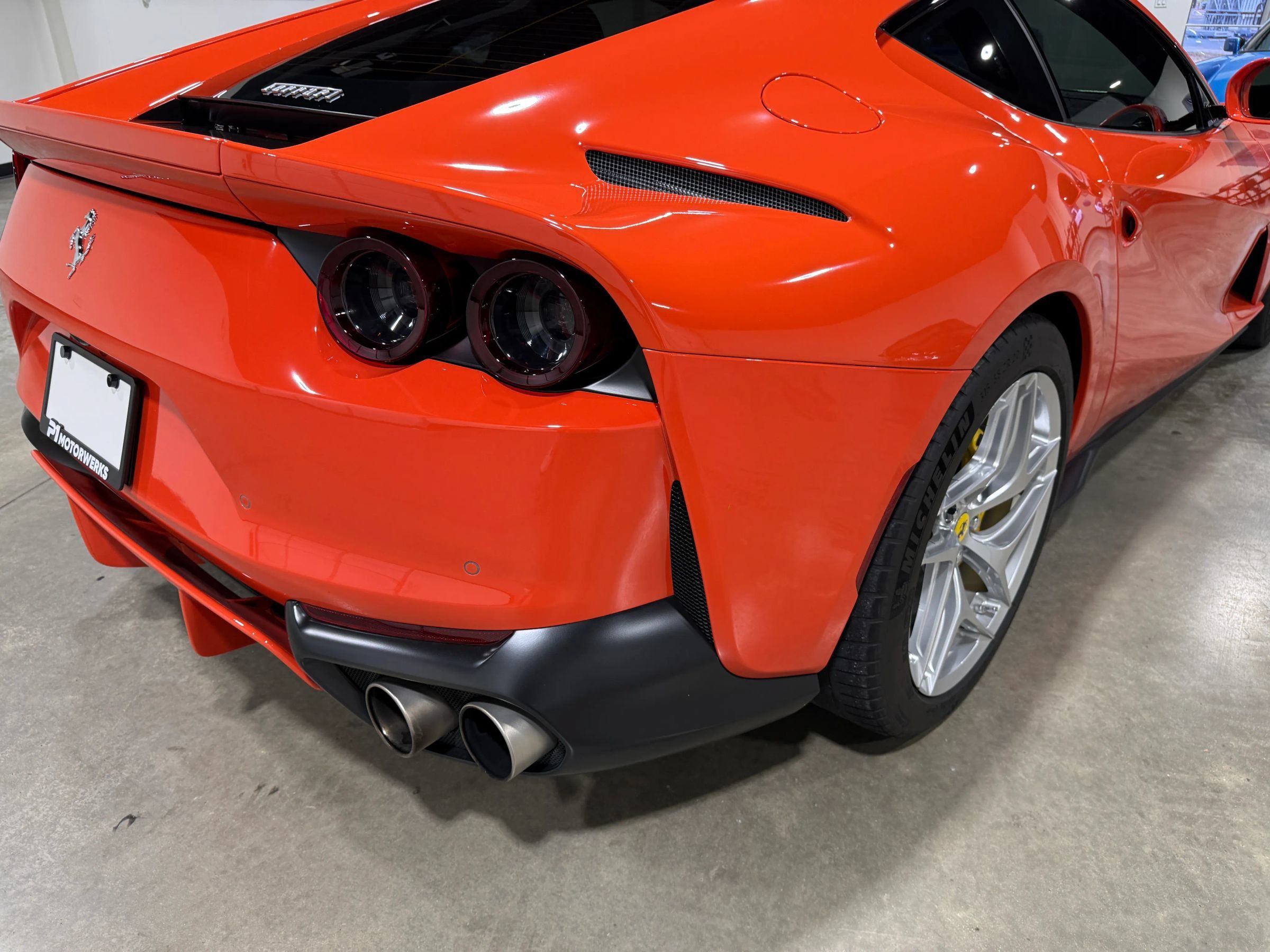 Used 2020 Ferrari 812 Superfast RWD image 31