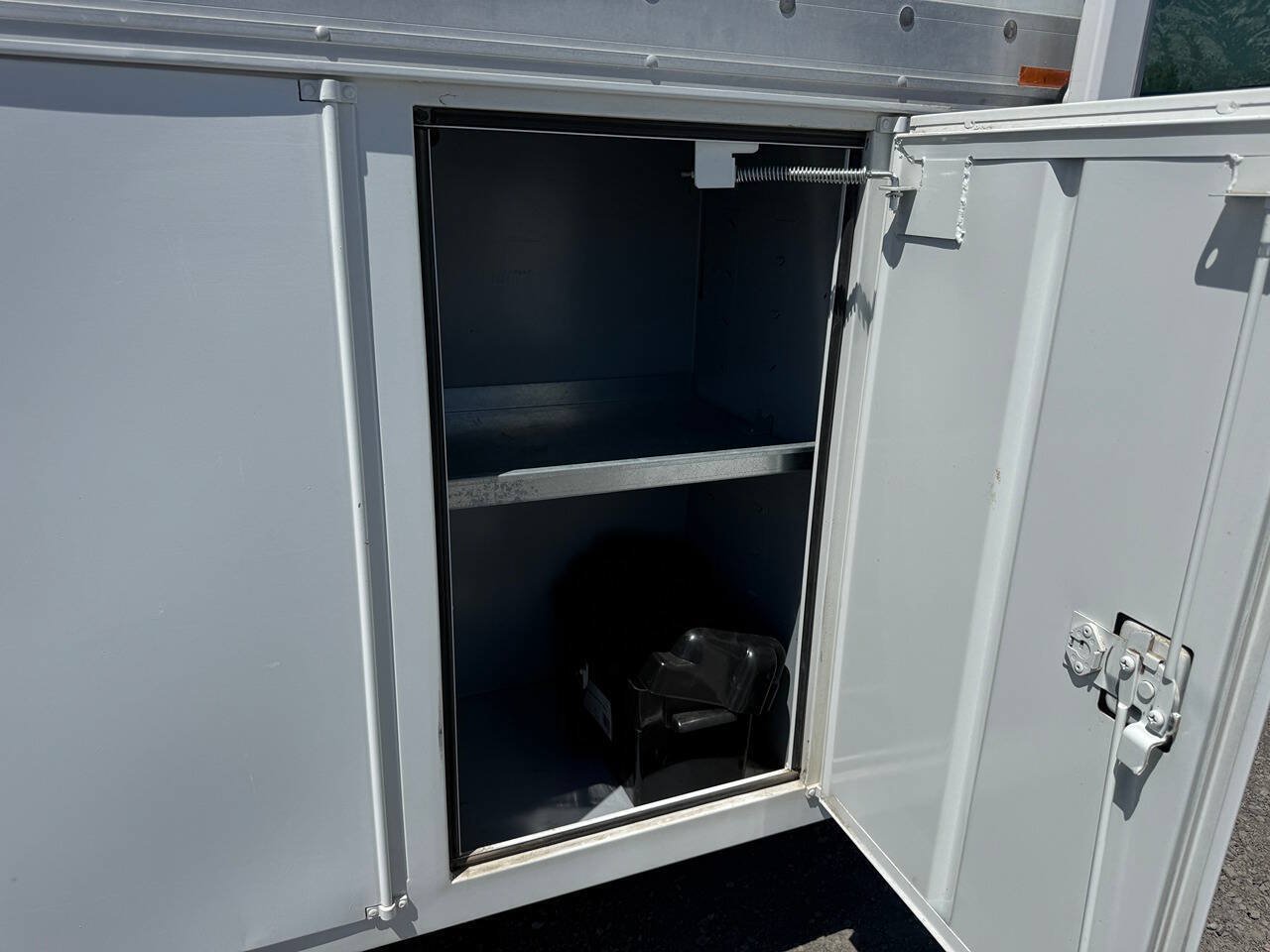 Used 2005 Ford E-350 and Econoline 350 Super Duty RWD image 23