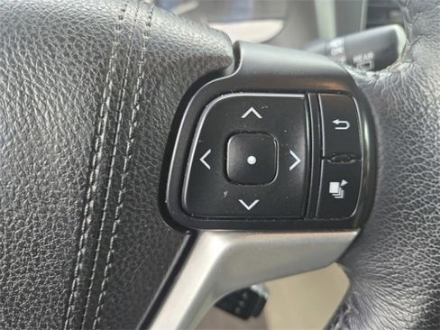 Used 2017 Toyota Sienna XLE image 24