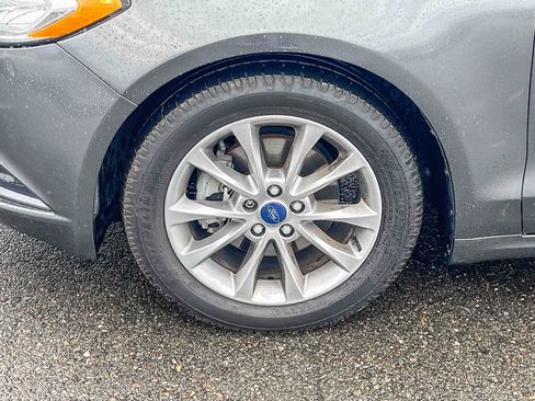 Used 2017 Ford Fusion SE w/ Fusion SE Technology Package image 7