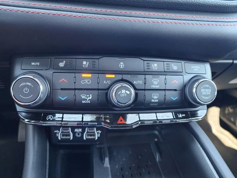 Used 2025 Dodge Durango GT AWD/4WD image 27