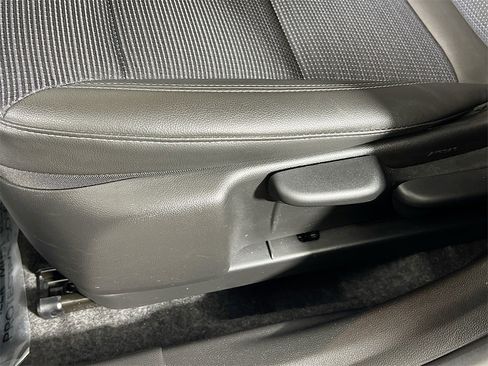 Used 2024 Buick Envista Preferred w/ Convenience II Package image 18