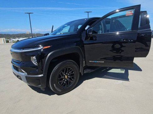 Used 2025 Chevrolet Silverado EV LT w/ LT Premium Package AWD/4WD image 4