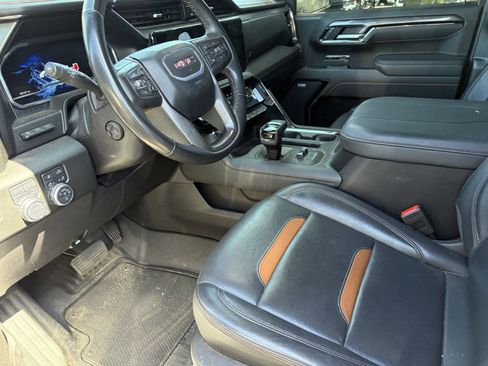 Used 2025 GMC Sierra 1500 AT4 w/ Technology Package AWD/4WD image 10
