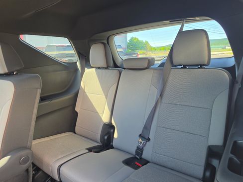 Used 2025 Chevrolet Traverse LT w/ Sun and Wheel Package FWD image 13