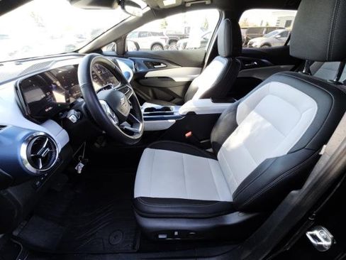 Used 2025 Chevrolet Equinox EV LT FWD image 12
