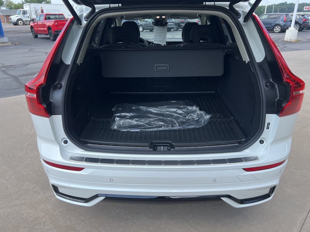 Certified 2025 Volvo XC60 T8 Plus w/ Protection Package Premier AWD/4WD image 29