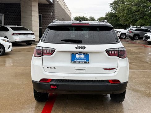 Used 2025 Jeep Compass Trailhawk AWD/4WD image 4