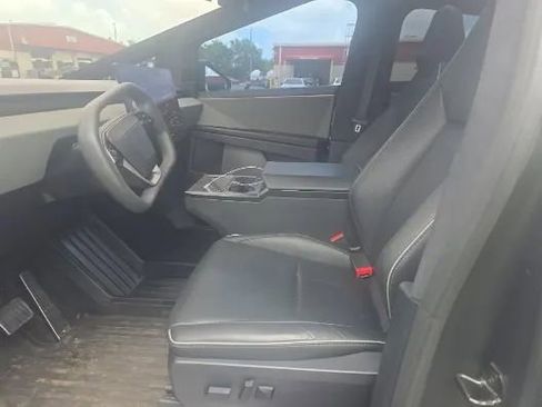 Used 2024 Tesla Cybertruck AWD Crew Cab image 5