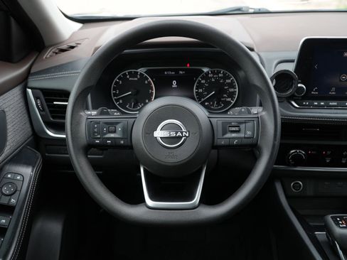 Used 2022 Nissan Rogue S FWD image 18
