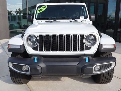 Used 2024 Jeep Wrangler Unlimited Sahara AWD/4WD image 9