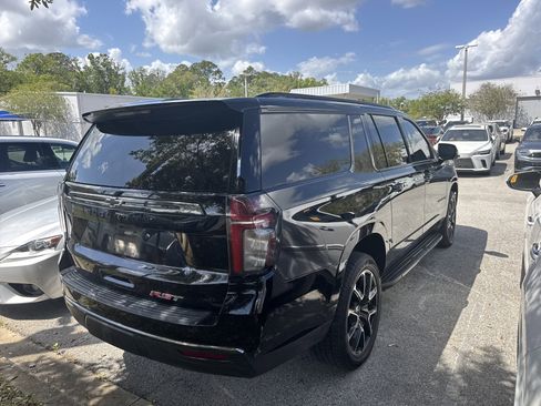 Used 2022 Chevrolet Suburban RST w/ Luxury Package image 3