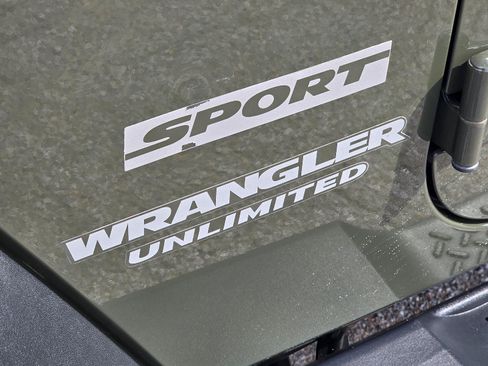 Used 2015 Jeep Wrangler Unlimited Sport w/ Quick Order Package 24S AWD/4WD image 36