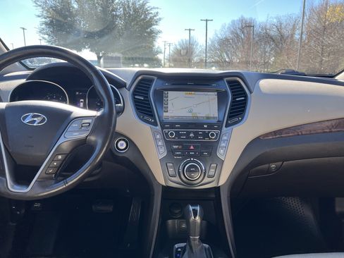 Used 2017 Hyundai Santa Fe SE Ultimate image 29