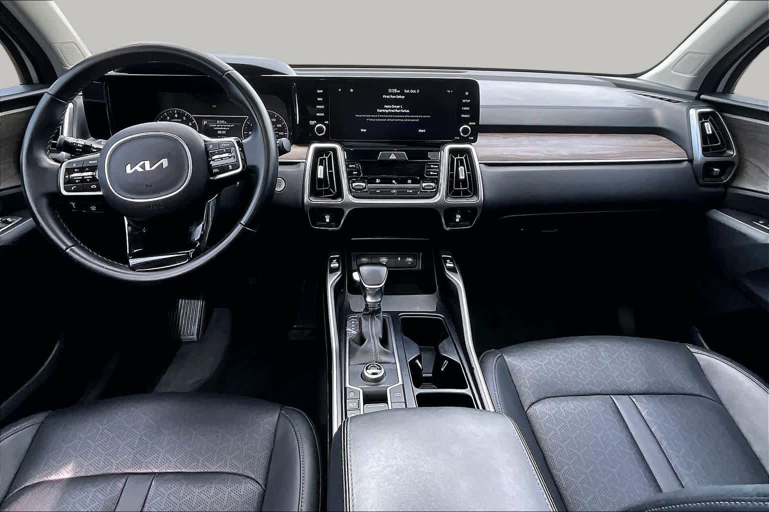 Used 2023 Kia Sorento EX w/ Panoramic Sunroof Package FWD image 16