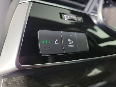 Used 2019 Audi Q8 Premium w/ Convenience Package AWD/4WD image 25
