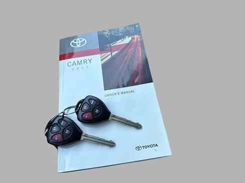 Used 2011 Toyota Camry LE FWD image 40