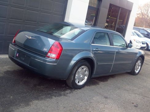 Used 2005 Chrysler 300 Touring RWD image 27