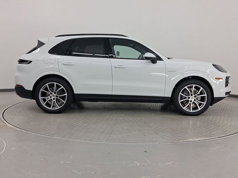 New 2025 Porsche Cayenne E-Hybrid image 8