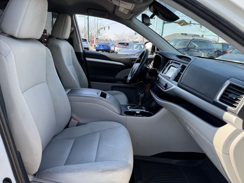 Used 2019 Toyota Highlander LE image 36