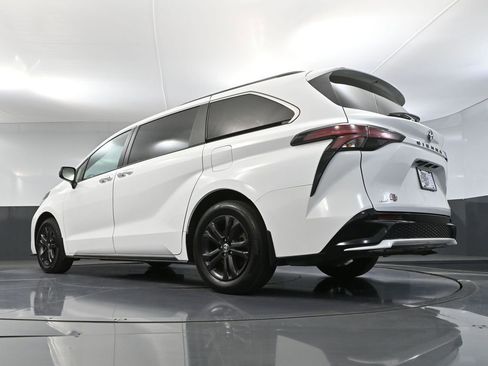Used 2024 Toyota Sienna XSE AWD/4WD image 52