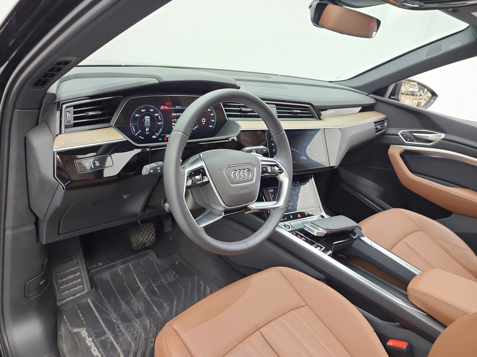 Used 2024 Audi Q8 e-tron Premium Plus AWD/4WD image 9