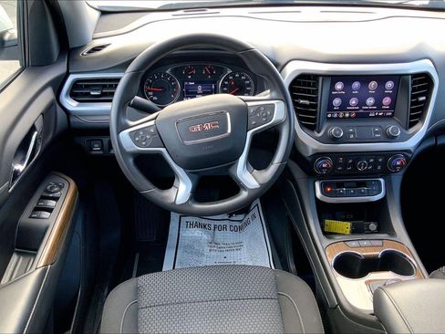 Used 2023 GMC Acadia SLE image 5