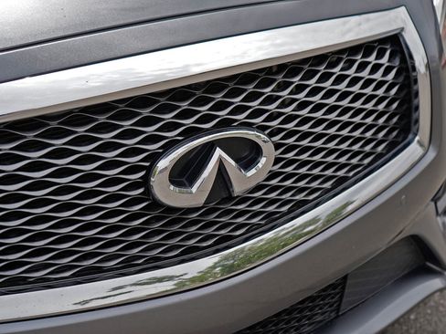 Used 2017 INFINITI Q70 3.7 w/ Technology Package AWD/4WD image 4