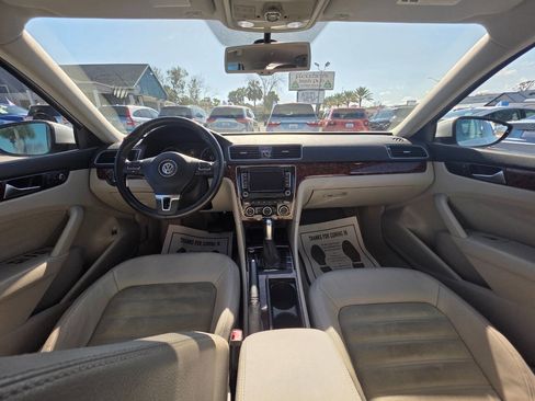 Used 2012 Volkswagen Passat 3.6 SEL Premium image 12