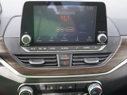 Used 2024 Nissan Altima 2.5 SV FWD image 13