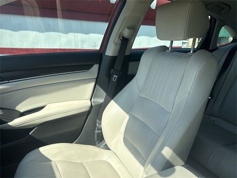 Used 2018 Honda Accord Touring image 25
