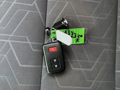 Used 2019 Toyota Tacoma TRD Off-Road w/ Technology Package image 28