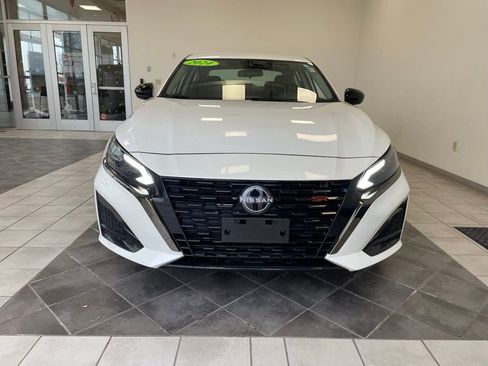 Used 2024 Nissan Altima 2.5 SR image 3