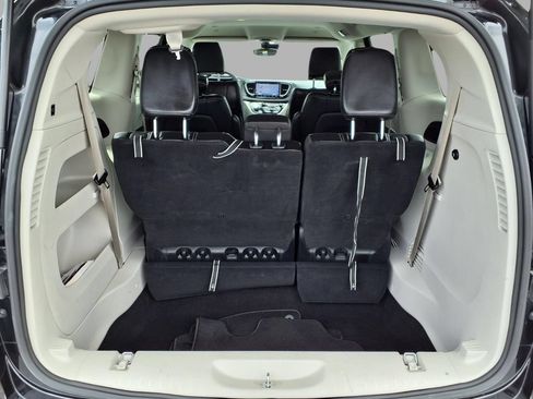 Used 2023 Chrysler Pacifica Touring-L FWD image 27