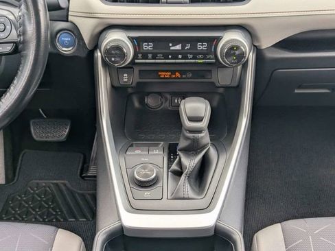 Used 2019 Toyota RAV4 XLE AWD/4WD image 18