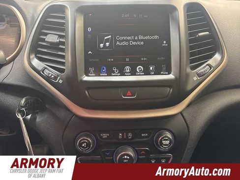 Used 2017 Jeep Cherokee Latitude image 16