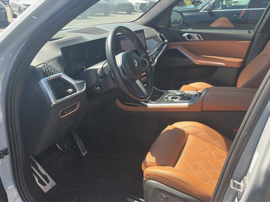 Used 2024 BMW X7 xDrive40i w/ M Sport Package AWD/4WD image 29