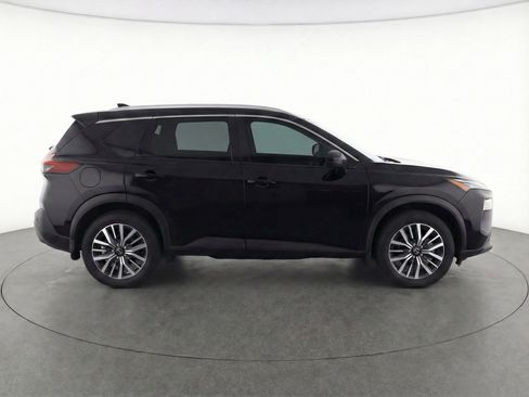 Used 2024 Nissan Kicks SV image 11