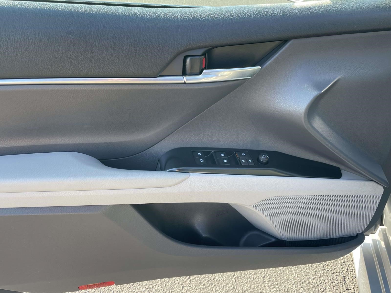Used 2020 Toyota Camry LE FWD image 15