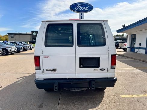 Used 2014 Ford E-250 and Econoline 250 w/ Power Group image 3