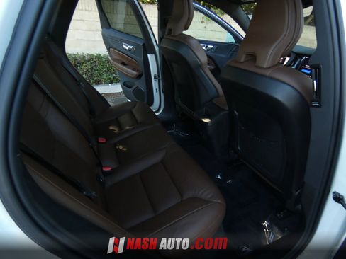 Used 2022 Volvo XC60 B5 Momentum AWD/4WD image 36