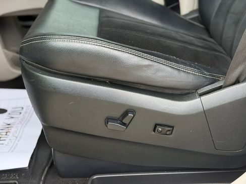 Used 2018 Dodge Grand Caravan SXT FWD image 26