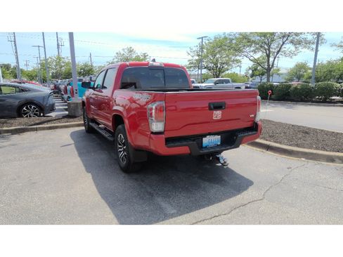 Used 2022 Toyota Tacoma TRD Sport AWD/4WD image 6