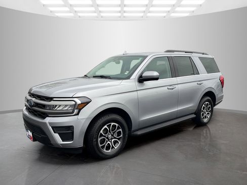 Used 2024 Ford Expedition XLT image 8